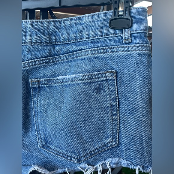 DL1961 Renee Cutoff Distressed Ripped Frayed in Soul Wash Denim Mini Short Sz 27 - Picture 7 of 16